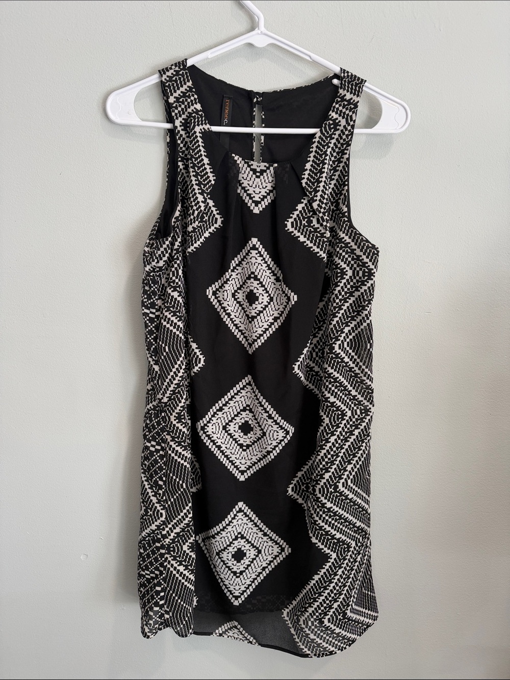 Renee C. Black and White Geometric Sleeveless Shift Dress